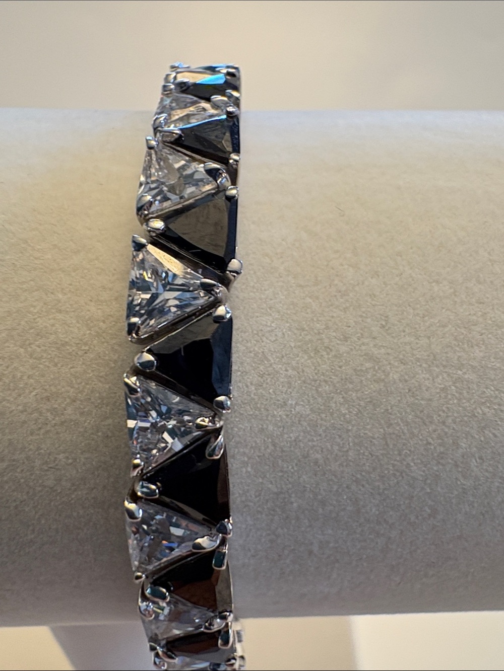 Sterling Silver Tennis Bracelets triangle shaped with Green, Pink or Clear Stone - Picture 6 of 7